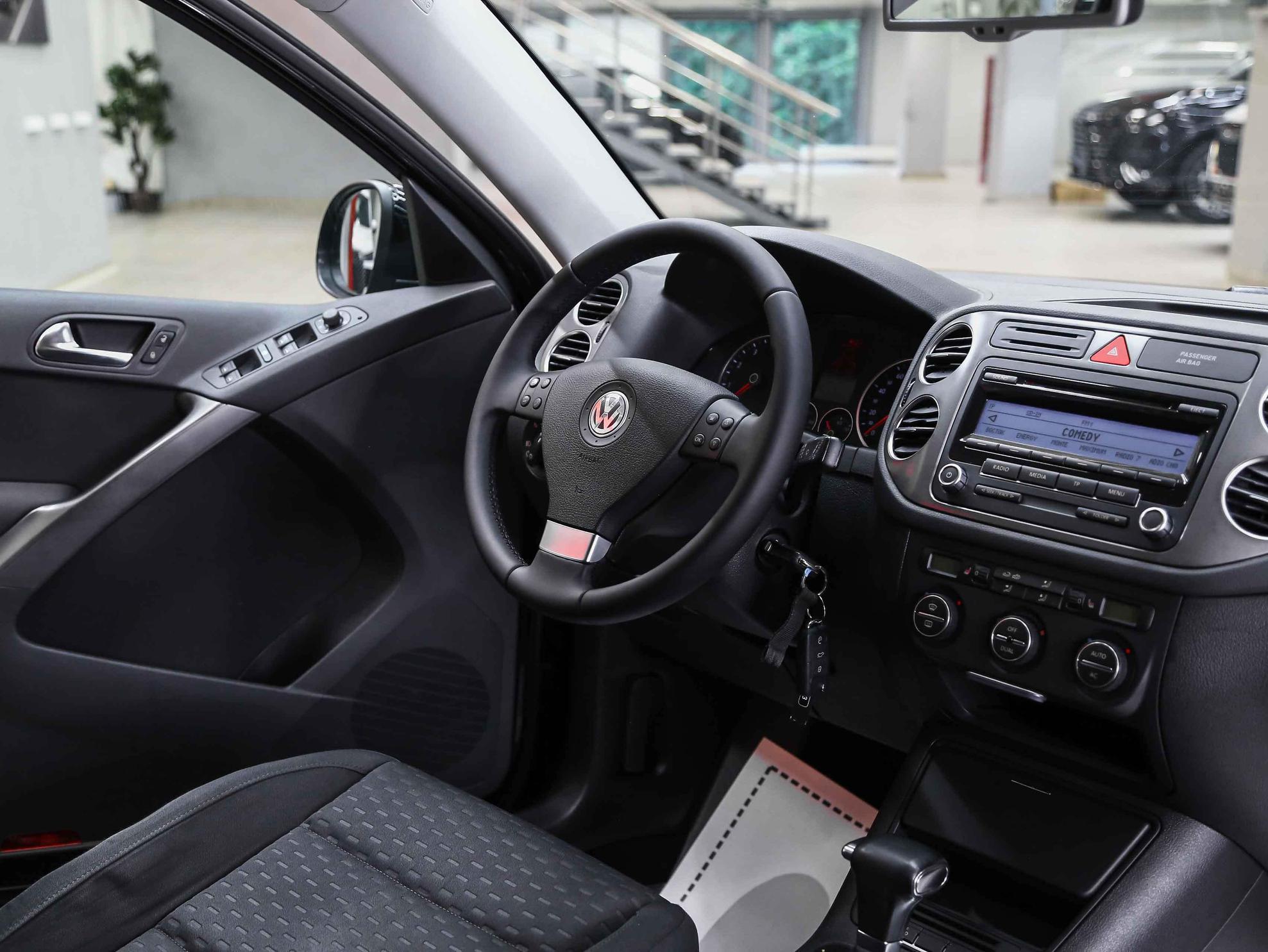 Volkswagen Tiguan 2009, черный, ДЦ Орехово