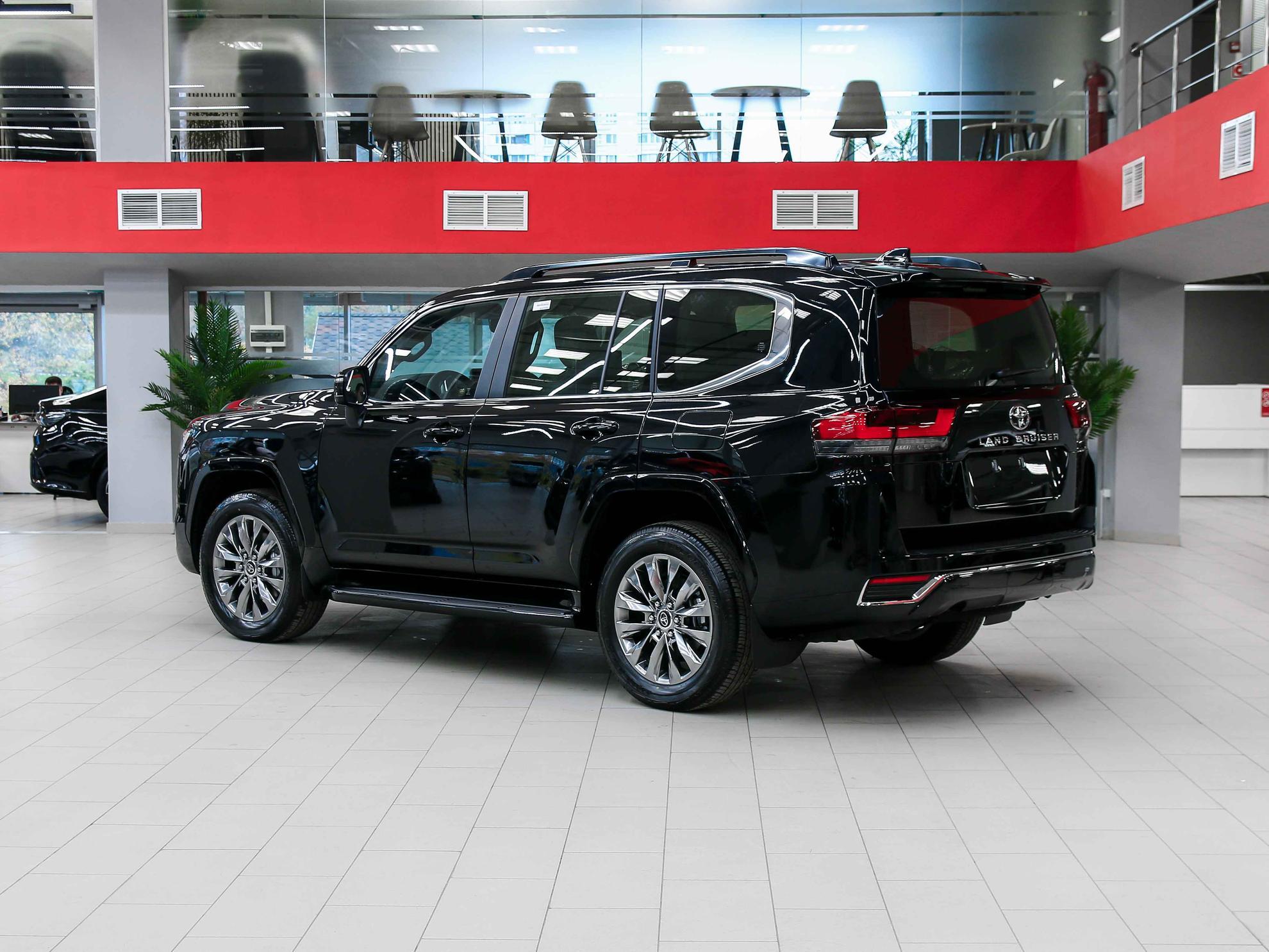 Toyota Land Cruiser 2026, черный, ДЦ Орехово