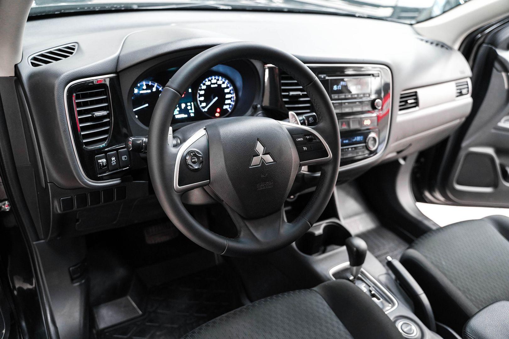 Mitsubishi Outlander 2014, черный, ДЦ Орехово