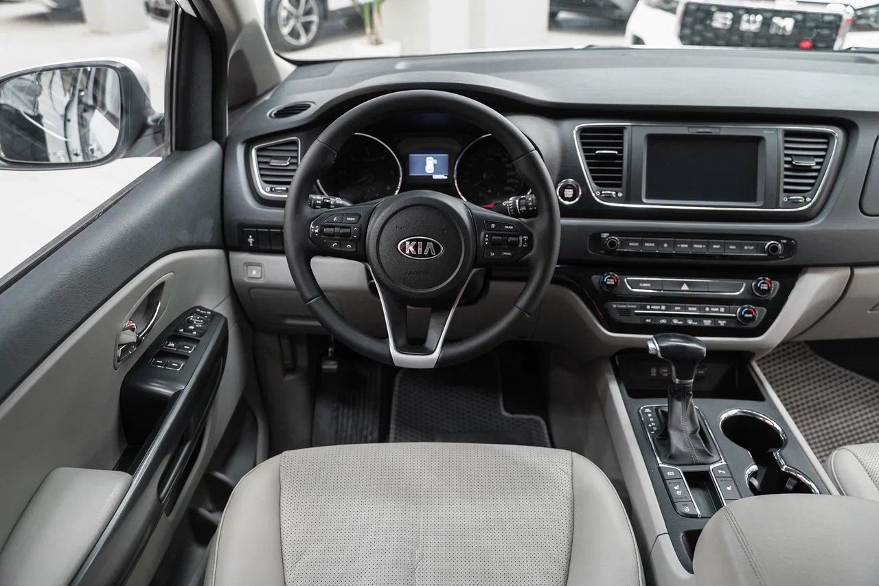 Kia Carnival 2018, белый, ДЦ Орехово