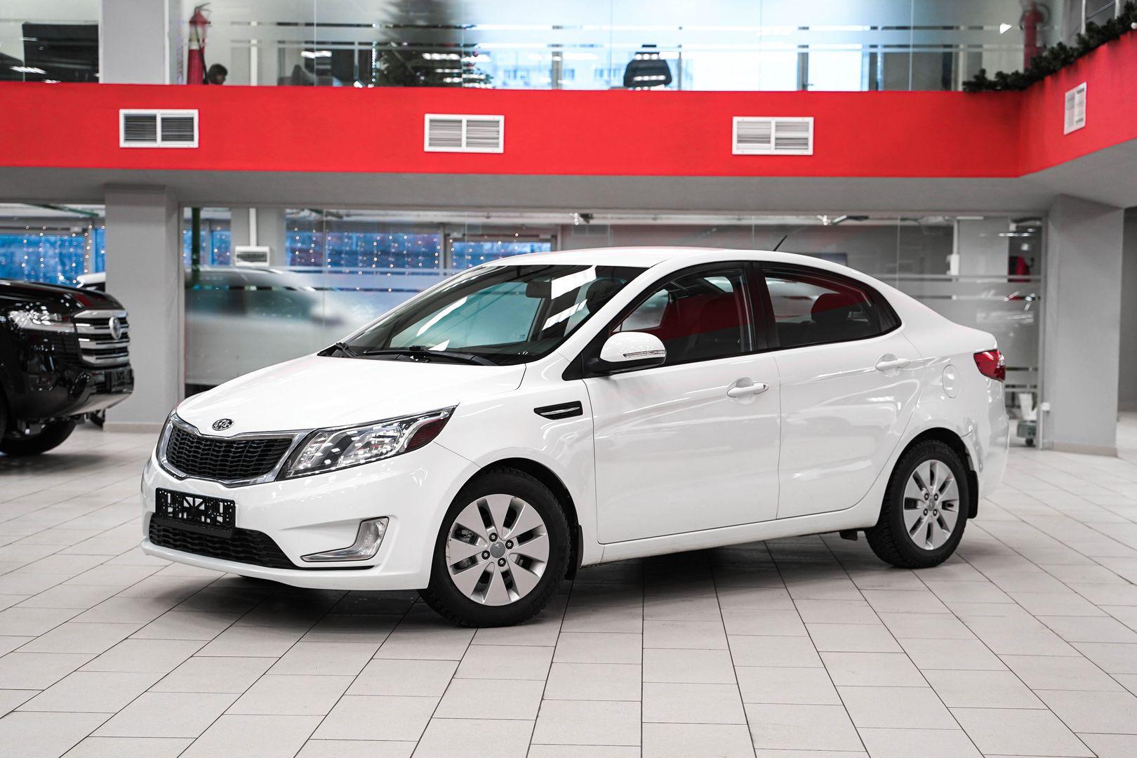 Kia Rio 2013, белый, ДЦ Орехово