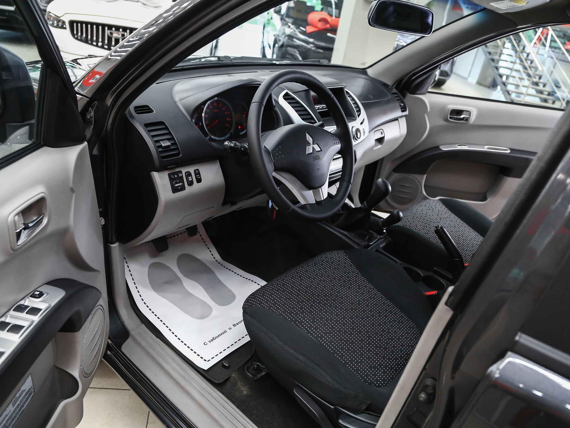 Mitsubishi L200 2011, черный, ДЦ Орехово