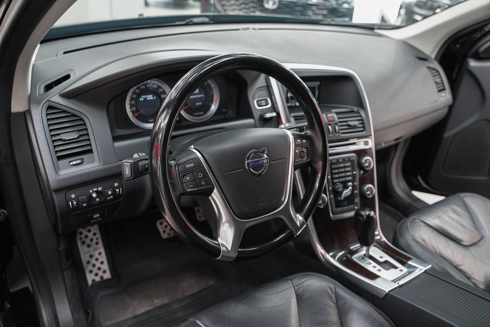 Volvo XC60 2012, черный, ДЦ Орехово