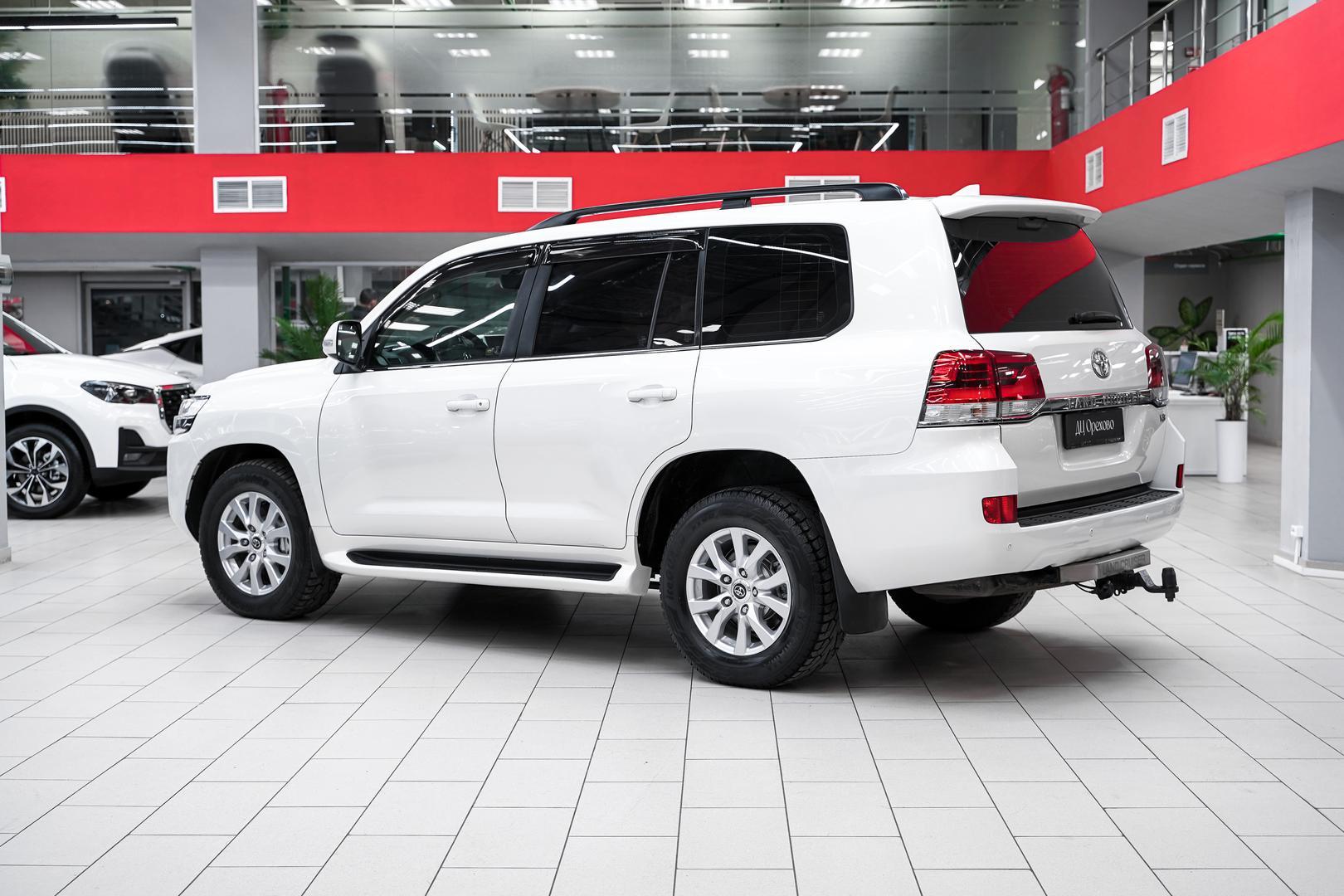 Toyota Land Cruiser 2018, белый, ДЦ Орехово