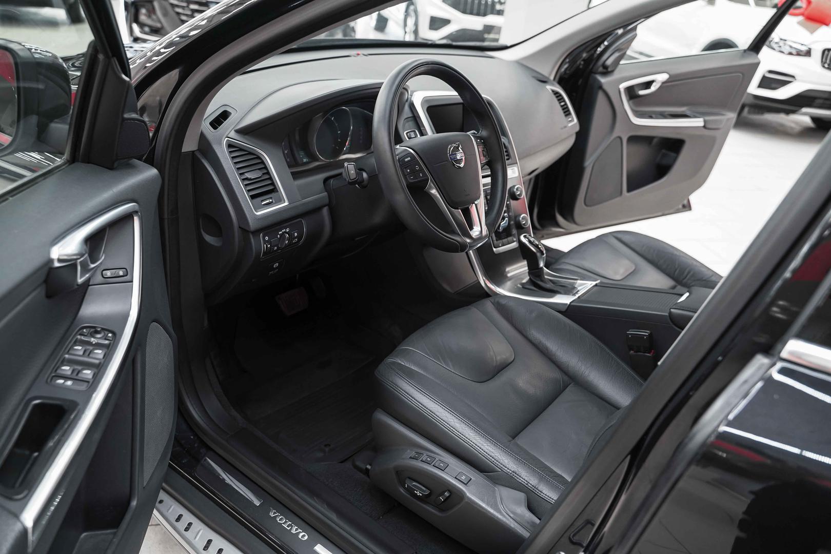 Volvo XC60 2013, черный, ДЦ Орехово