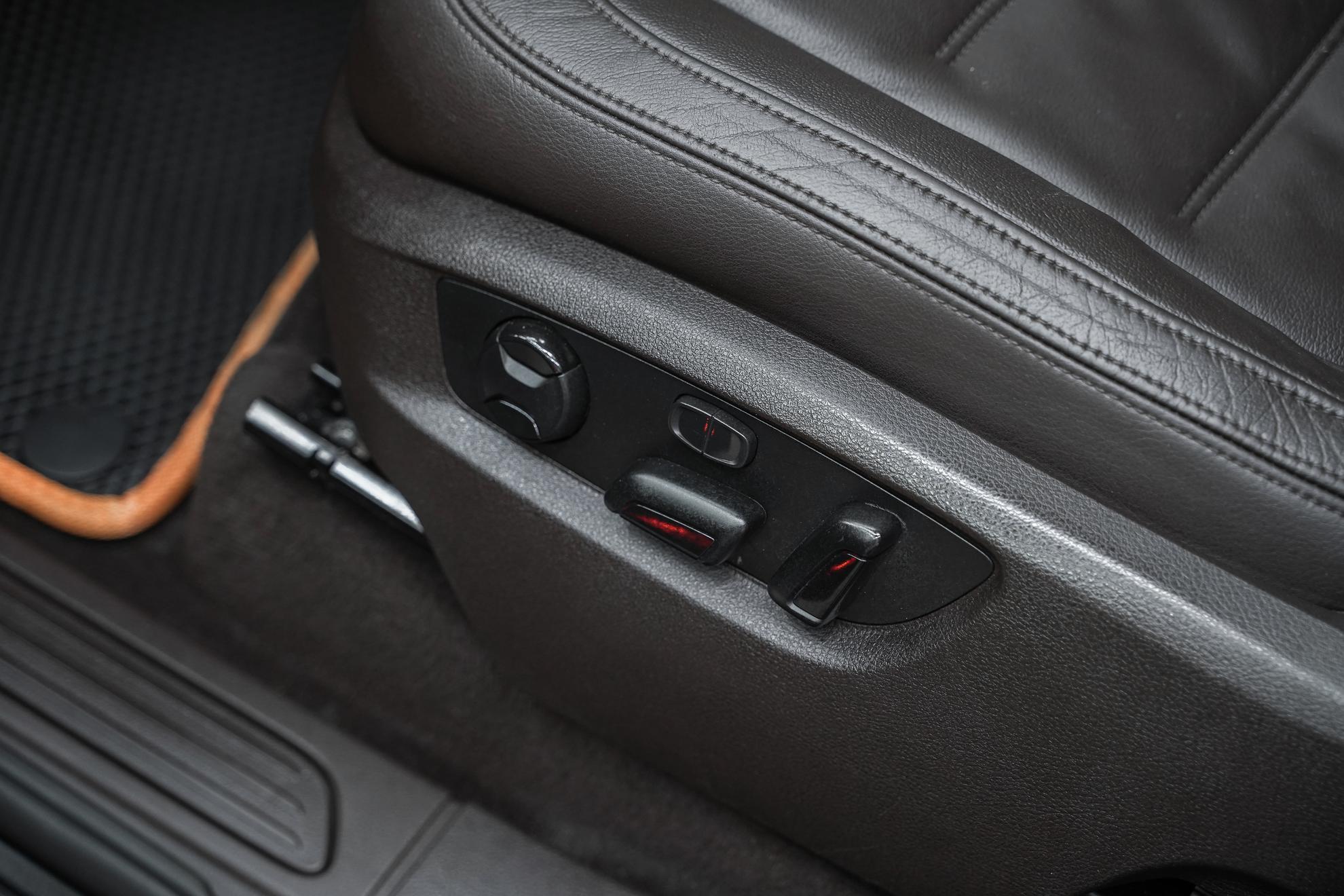 Volkswagen Touareg 2012, черный, ДЦ Орехово