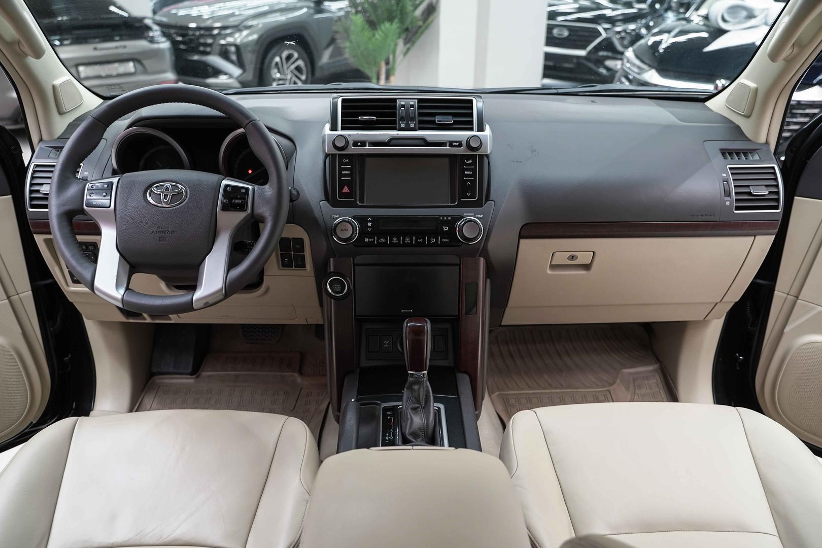 Toyota Land Cruiser Prado 2016, черный, ДЦ Орехово