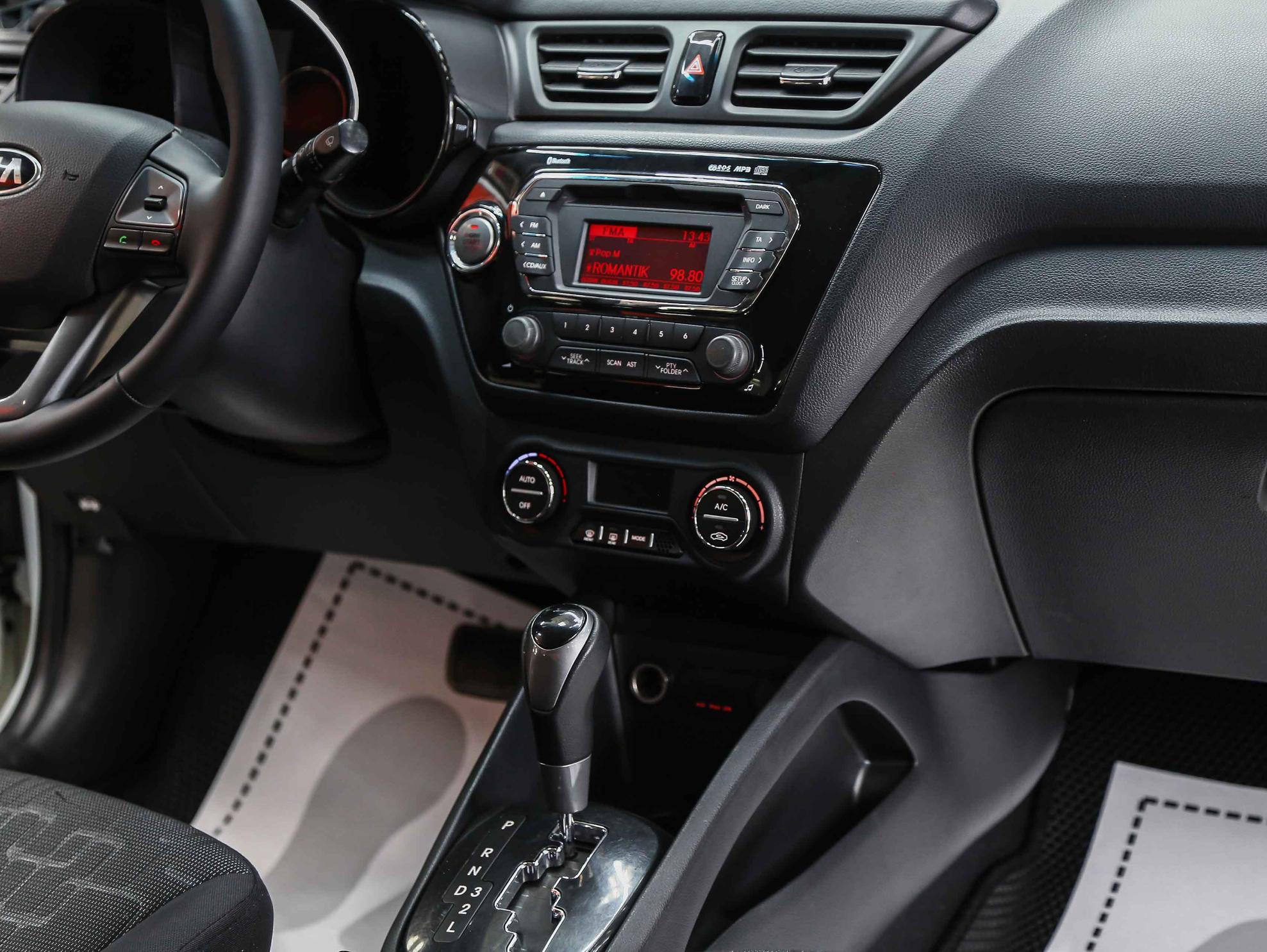 Kia Rio 2014, белый, ДЦ Орехово