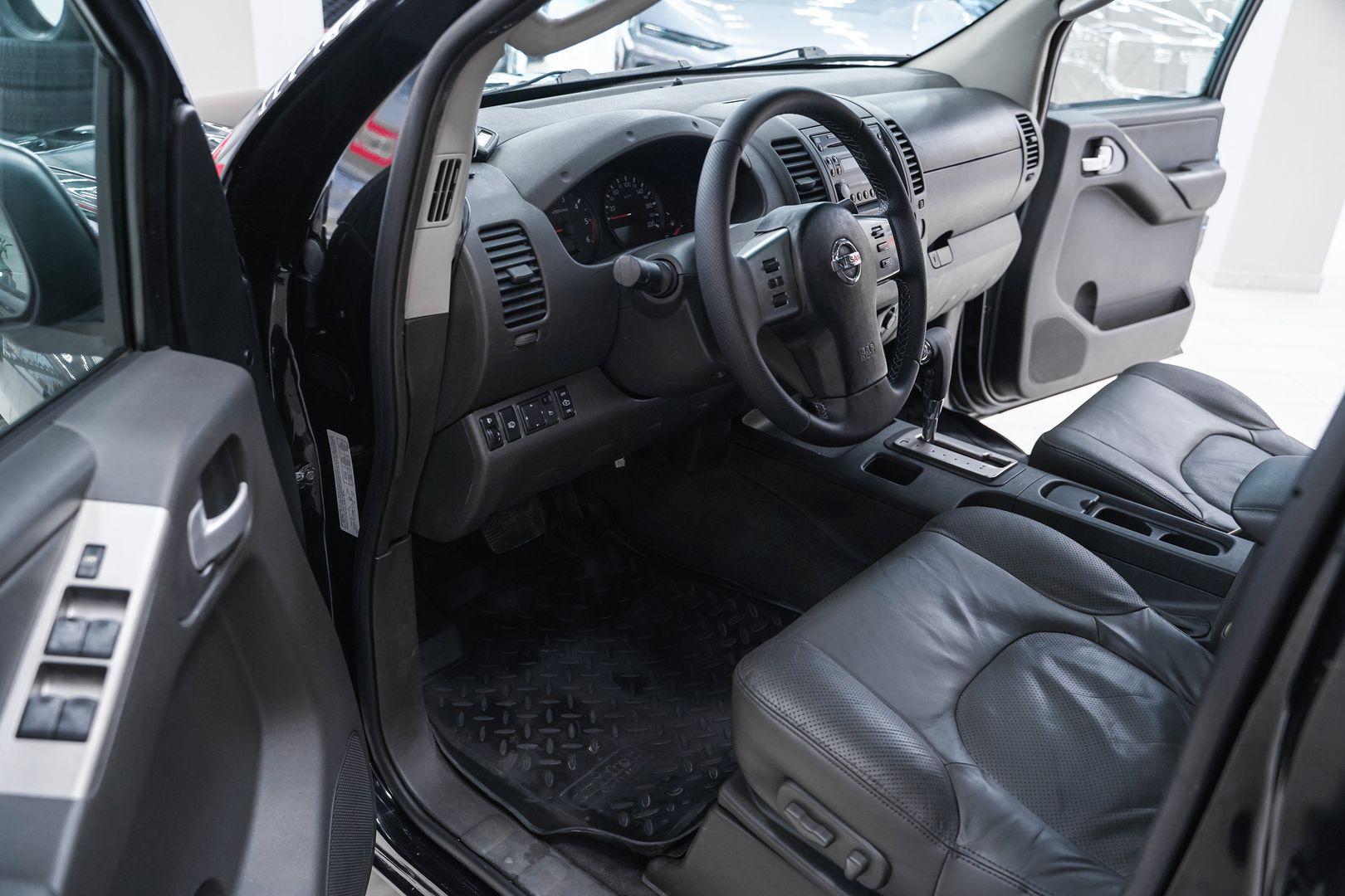 Nissan Navara (Frontier) 2006, черный, ДЦ Орехово