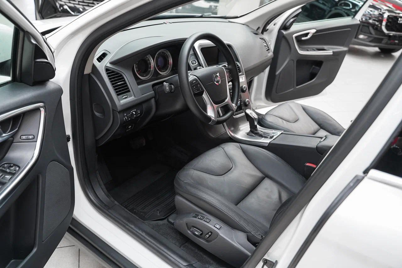 Volvo XC60 2012, белый, ДЦ Орехово