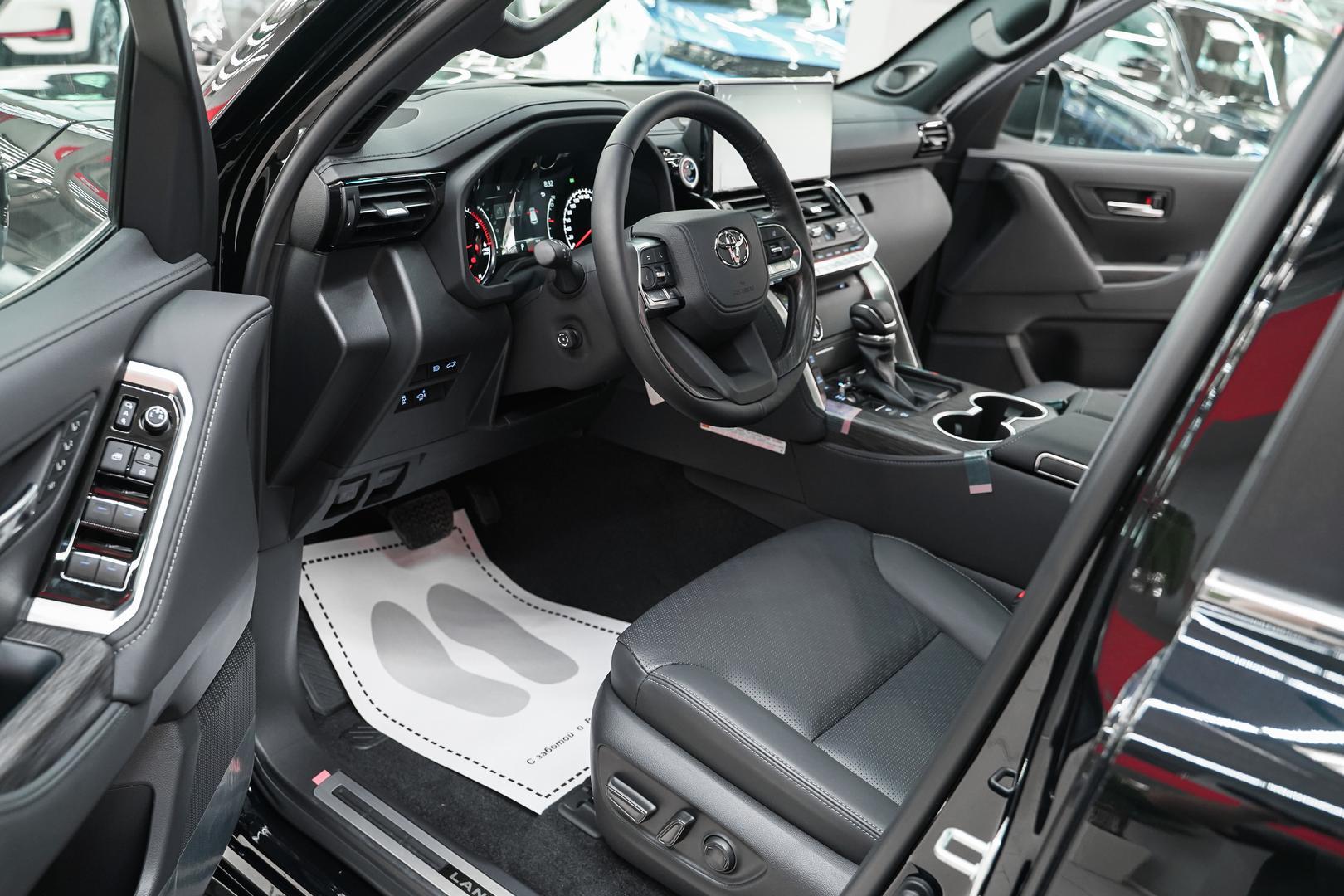 Toyota Land Cruiser 2024, черный, ДЦ Орехово