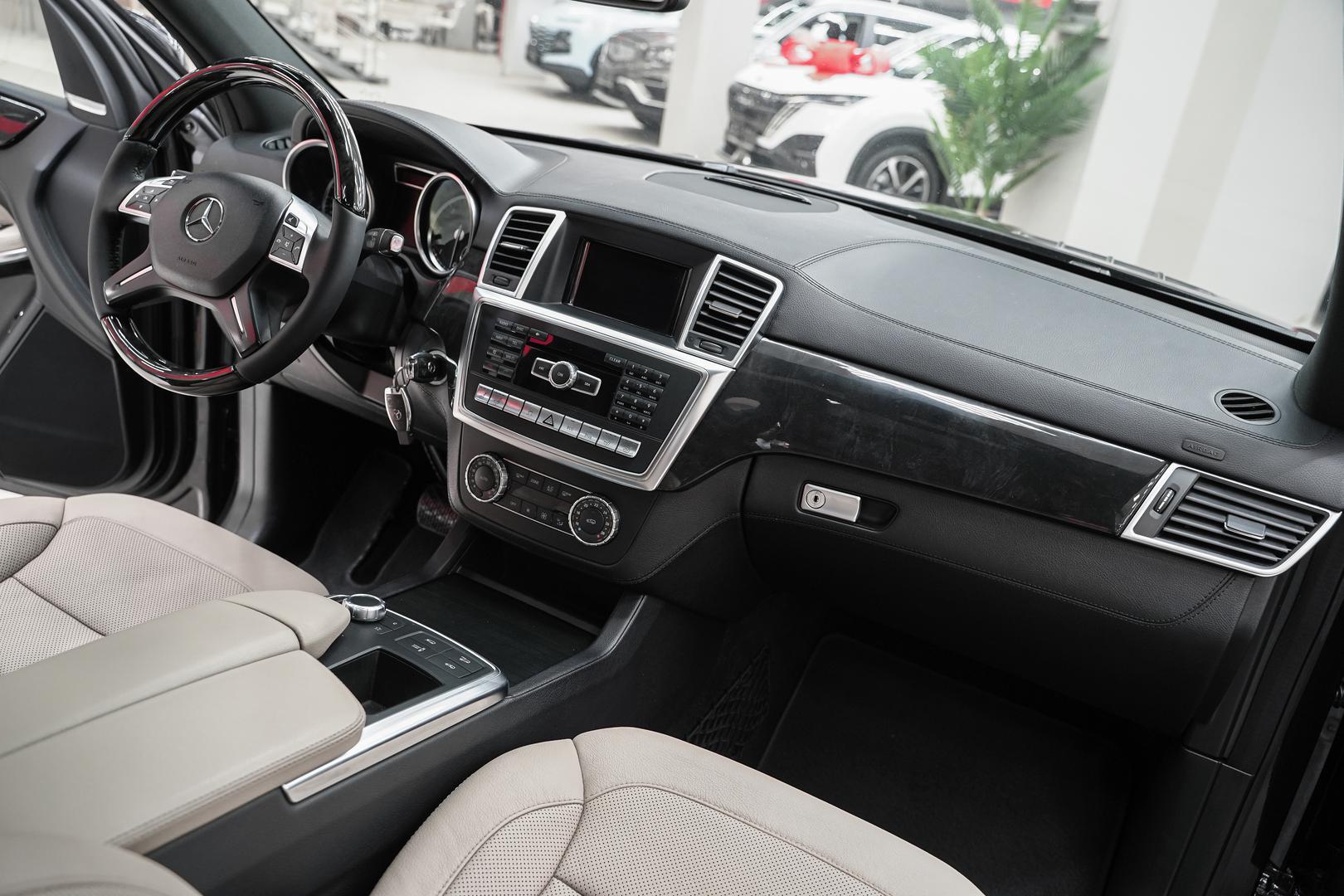 Mercedes-Benz GL-Класс 2014, черный, ДЦ Орехово