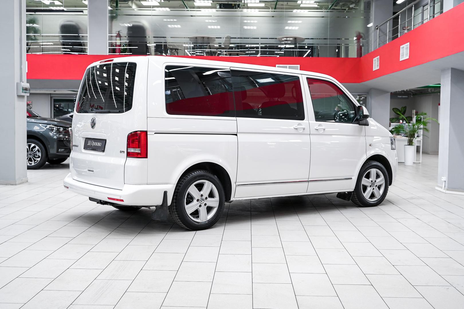 Volkswagen Multivan 2014, белый, ДЦ Орехово