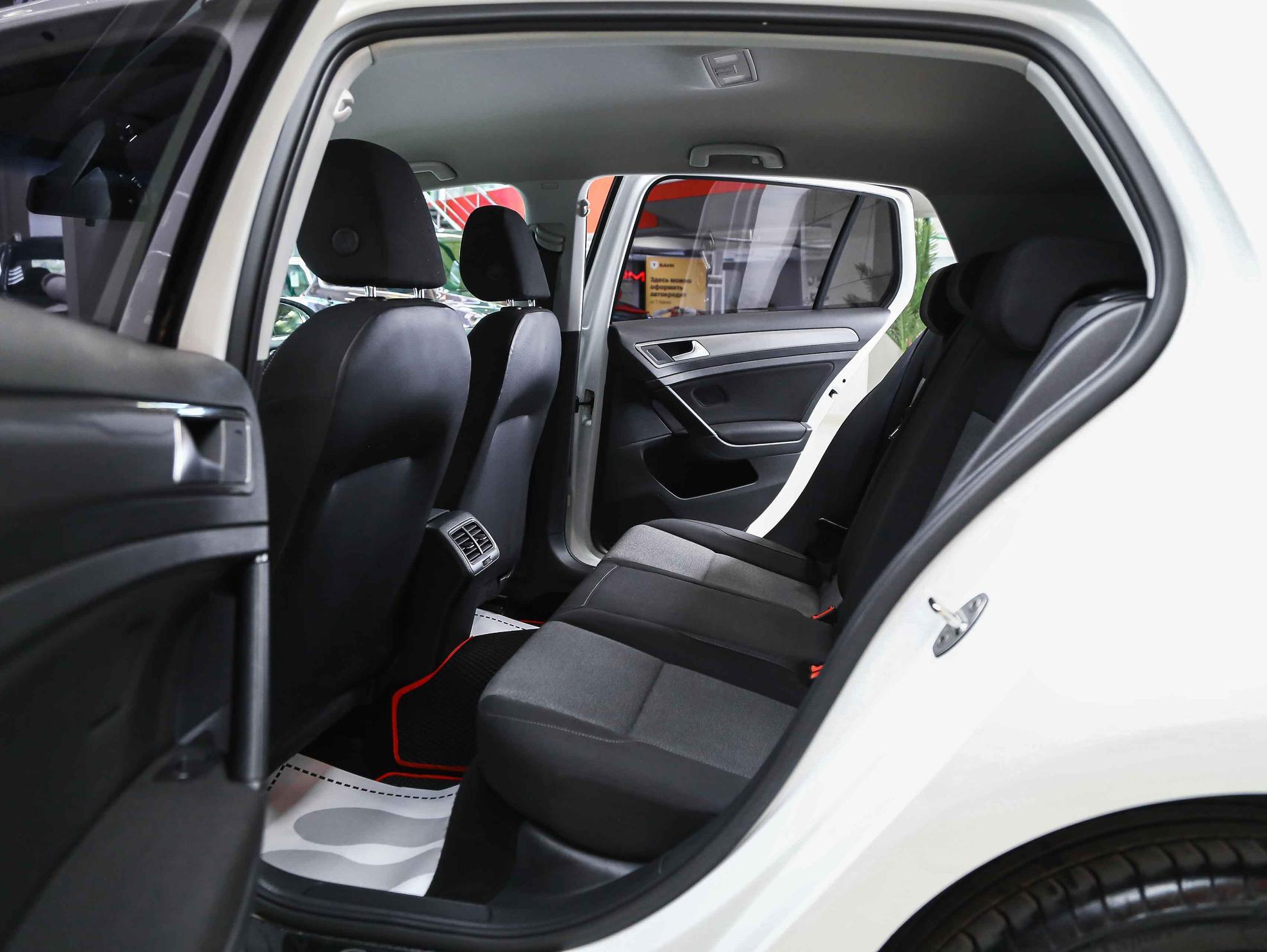Volkswagen Golf 2014, белый, ДЦ Орехово
