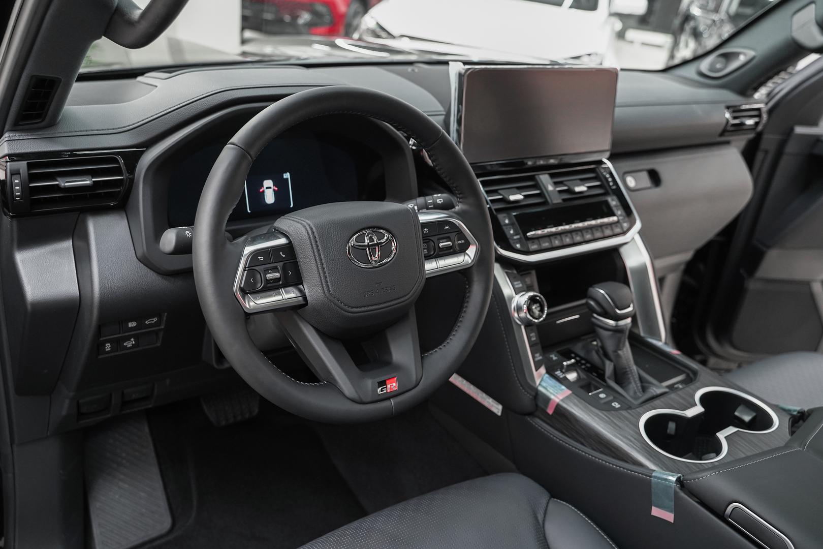 Toyota Land Cruiser 2025, черный, ДЦ Орехово