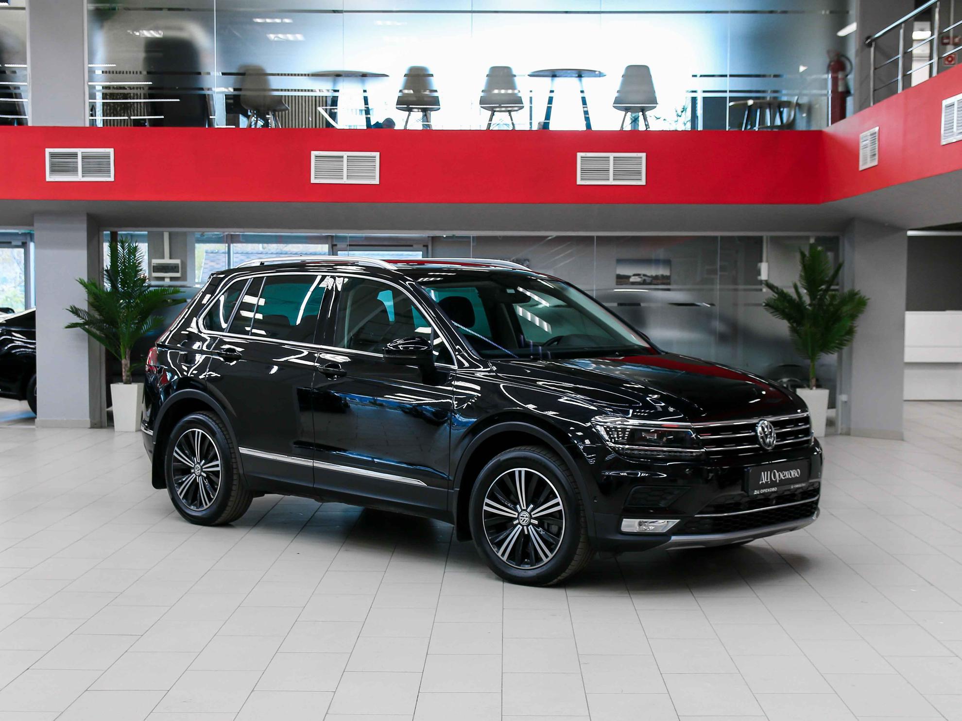 Volkswagen Tiguan 2017, черный, ДЦ Орехово