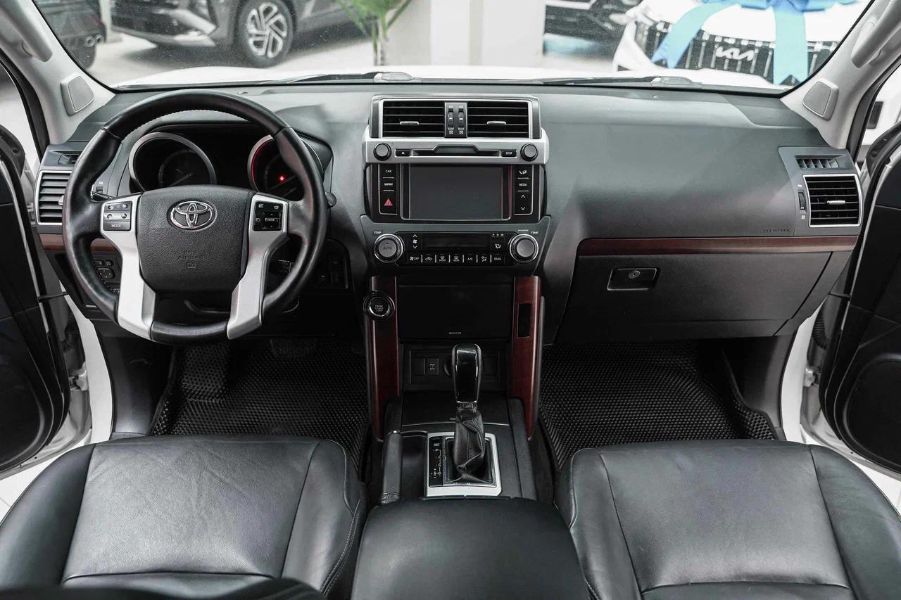 Toyota Land Cruiser Prado 2016, белый, ДЦ Орехово