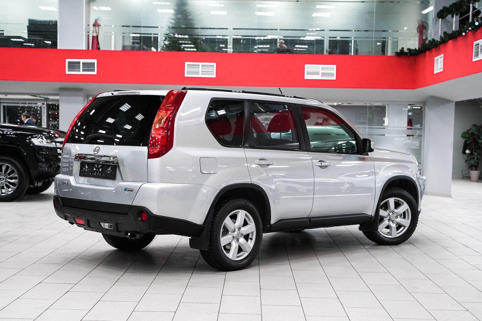 Nissan X-Trail 2010, серебряный, ДЦ Орехово