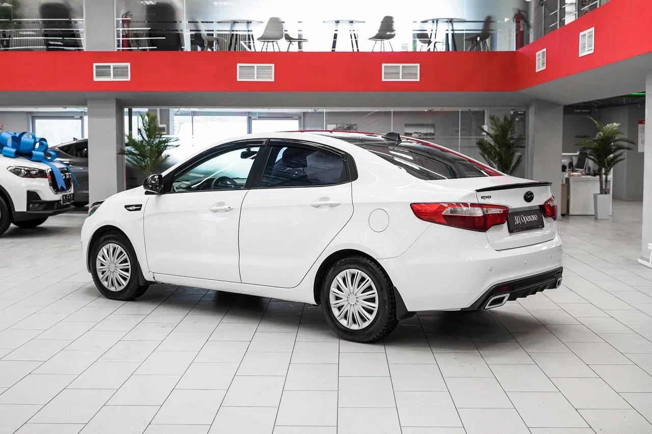 Kia Rio 2011, белый, ДЦ Орехово