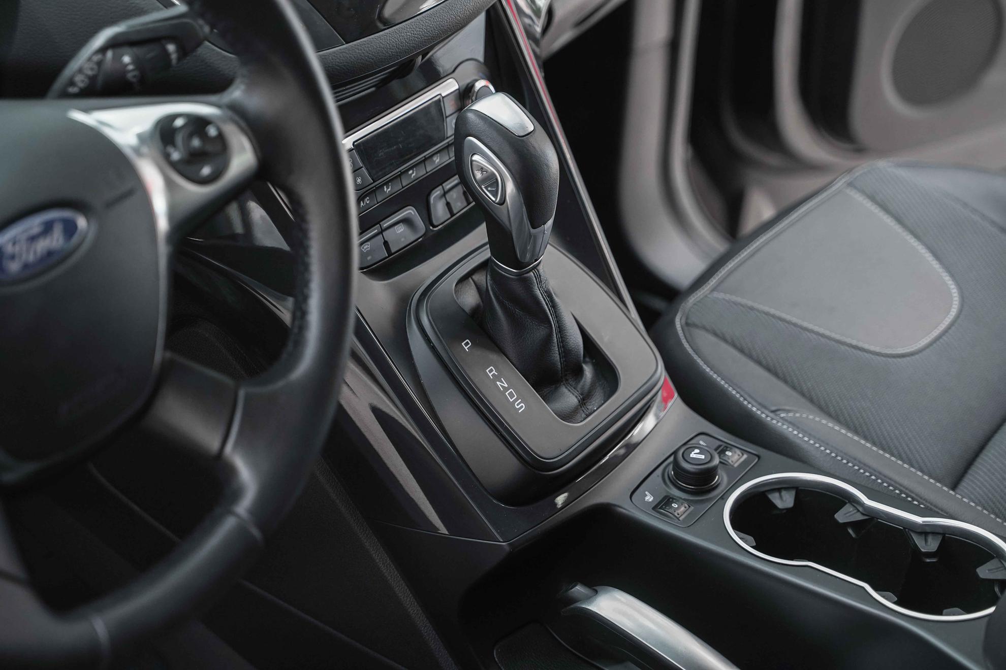 Ford Kuga 2013, черный, ДЦ Орехово
