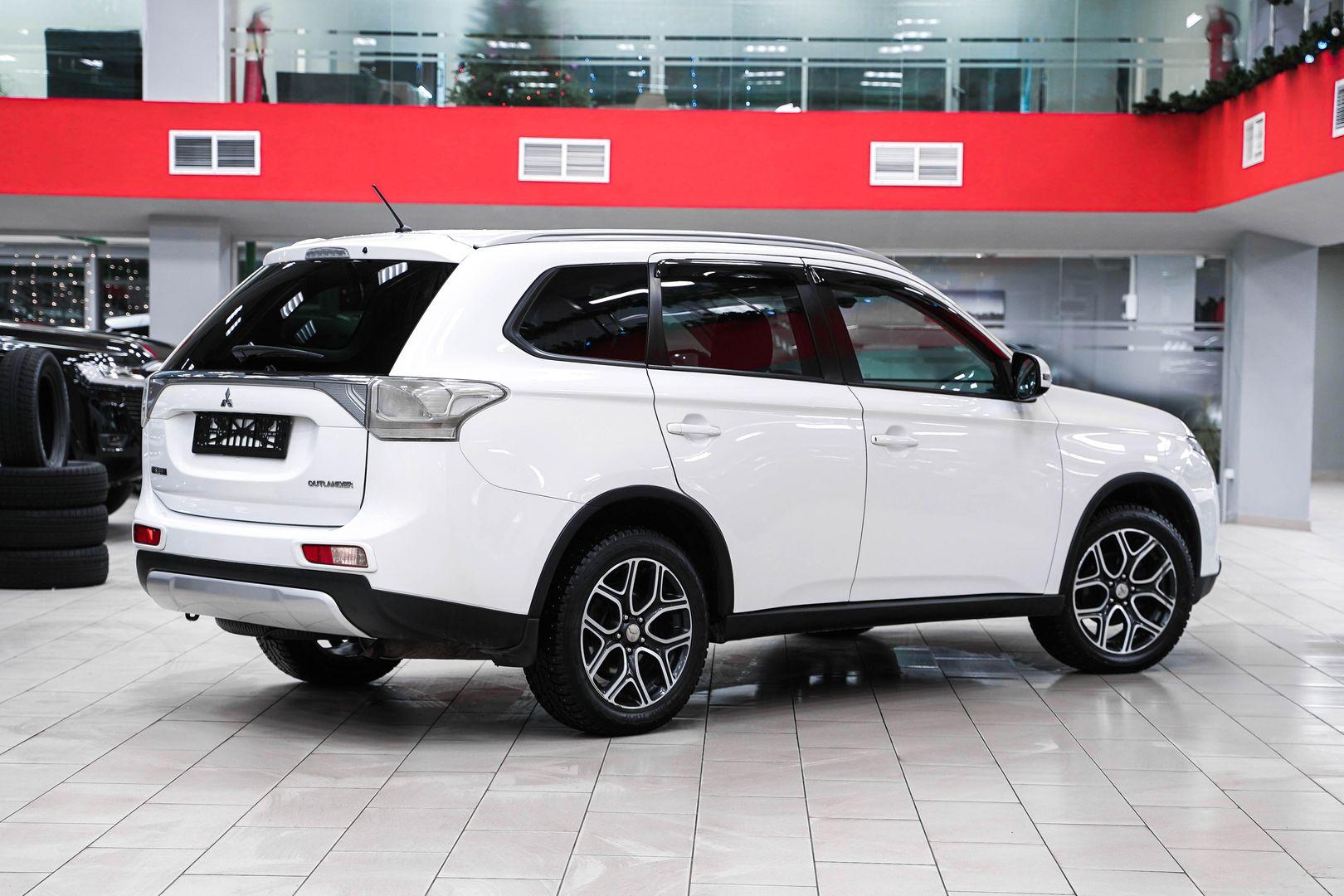 Mitsubishi Outlander 2014, белый, ДЦ Орехово