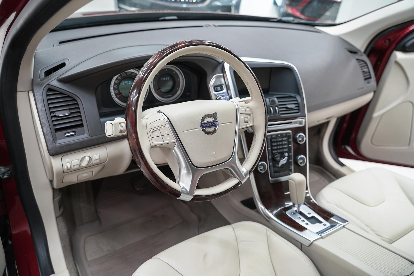 Volvo XC60 2011, красный, ДЦ Орехово