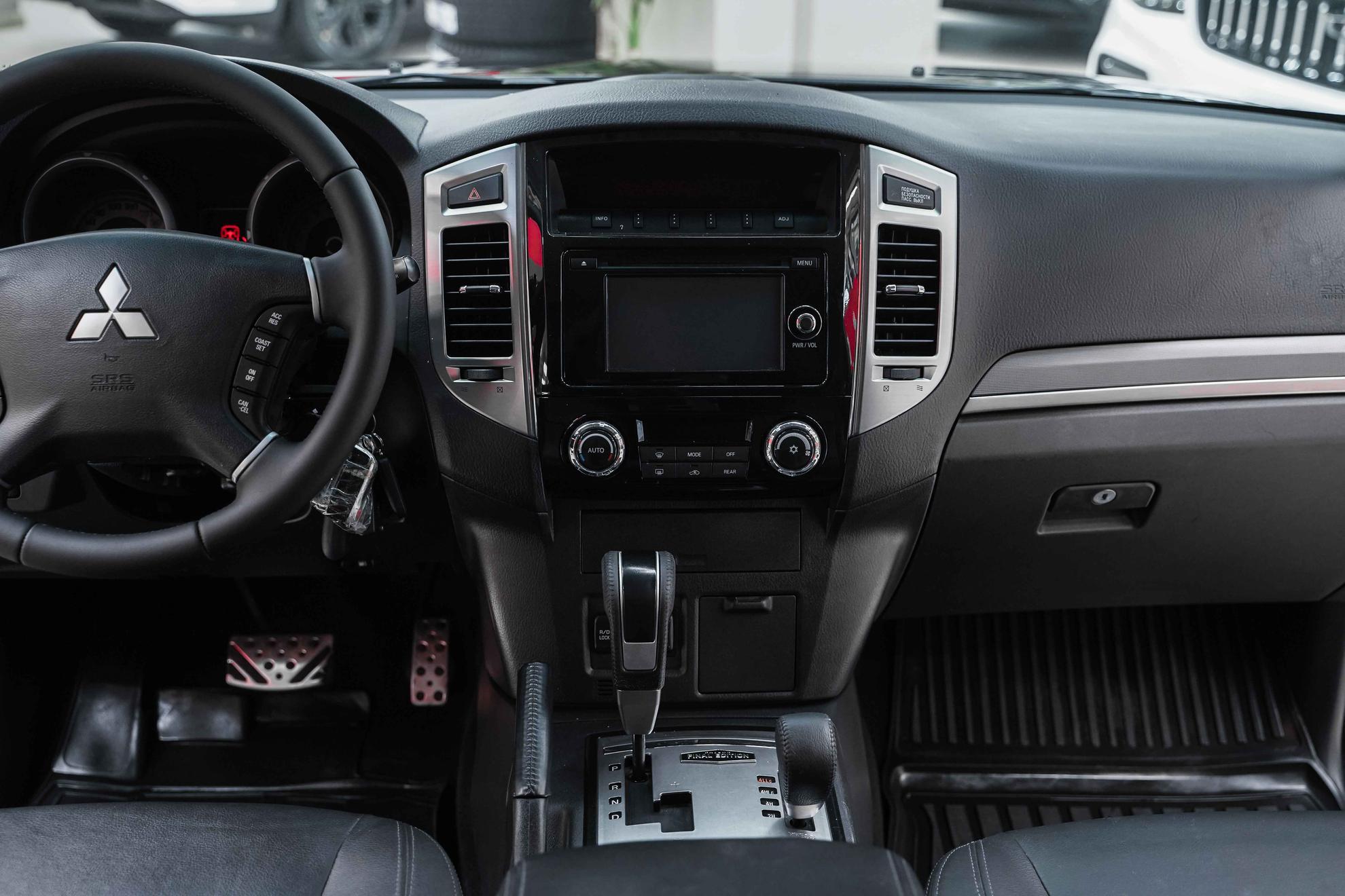 Mitsubishi Pajero 2018, черный, ДЦ Орехово