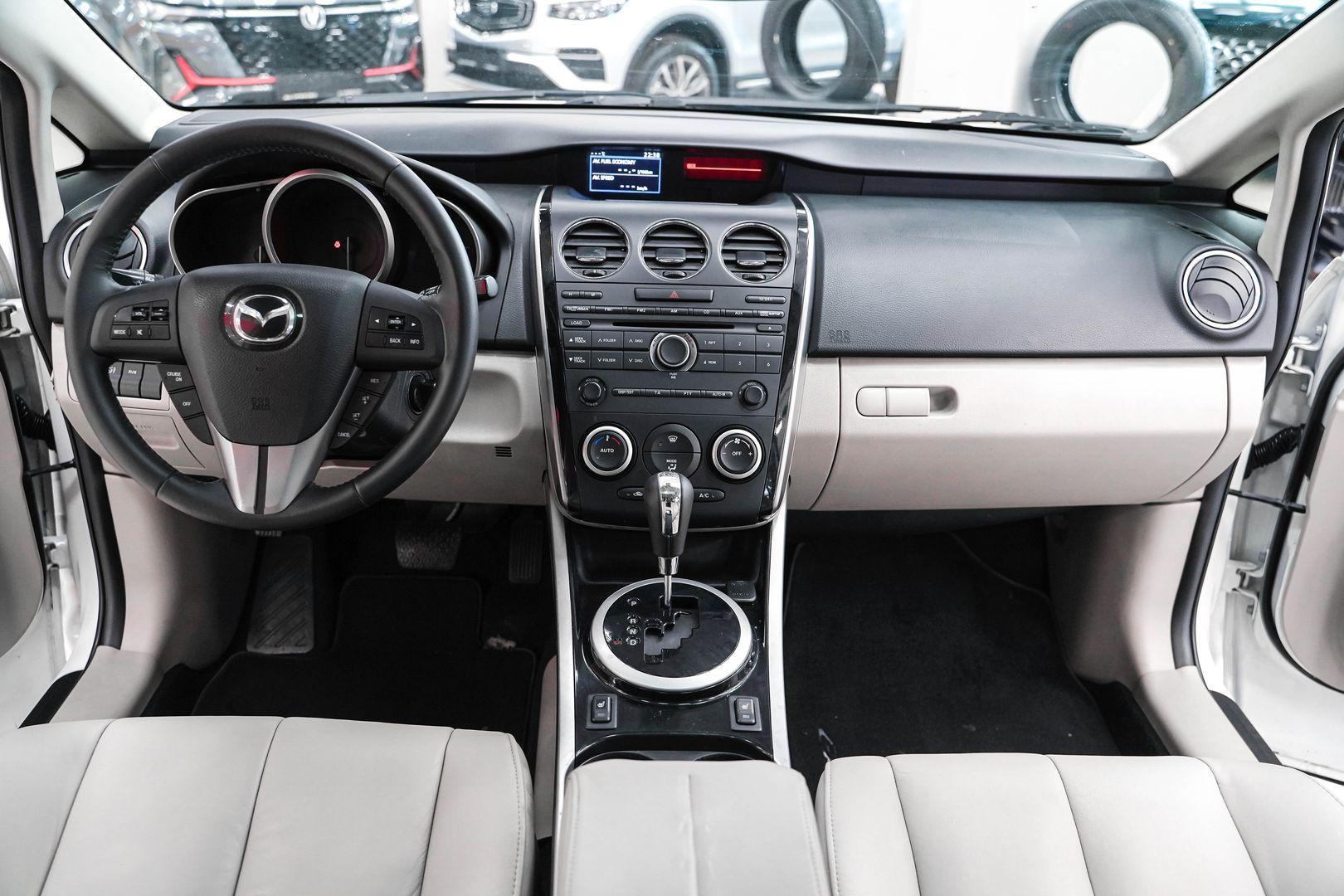 Mazda CX-7 2011, белый, ДЦ Орехово