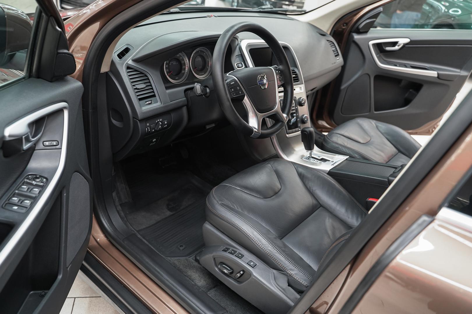 Volvo XC60 2011, золотой, ДЦ Орехово