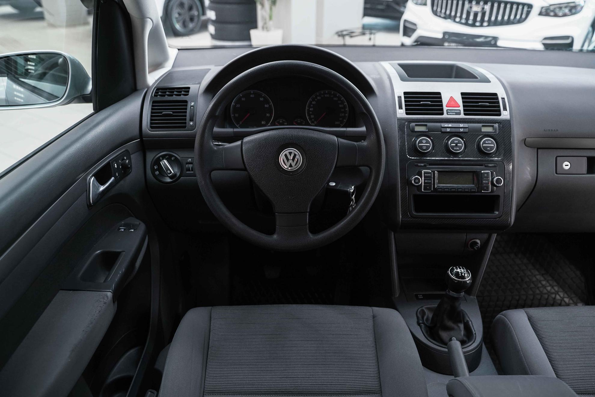 Volkswagen Touran 2008, серебряный, ДЦ Орехово