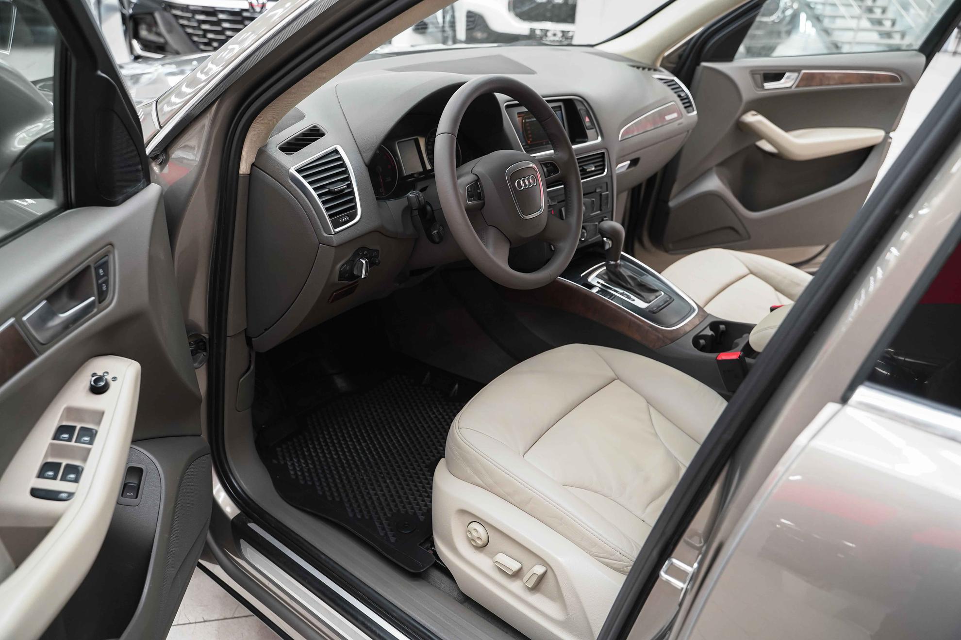 Audi Q5 2010, бежевый, ДЦ Орехово