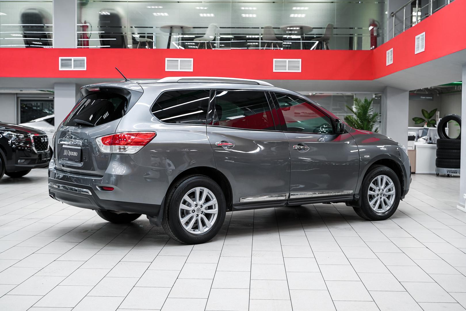 Nissan Pathfinder 2016, серый, ДЦ Орехово