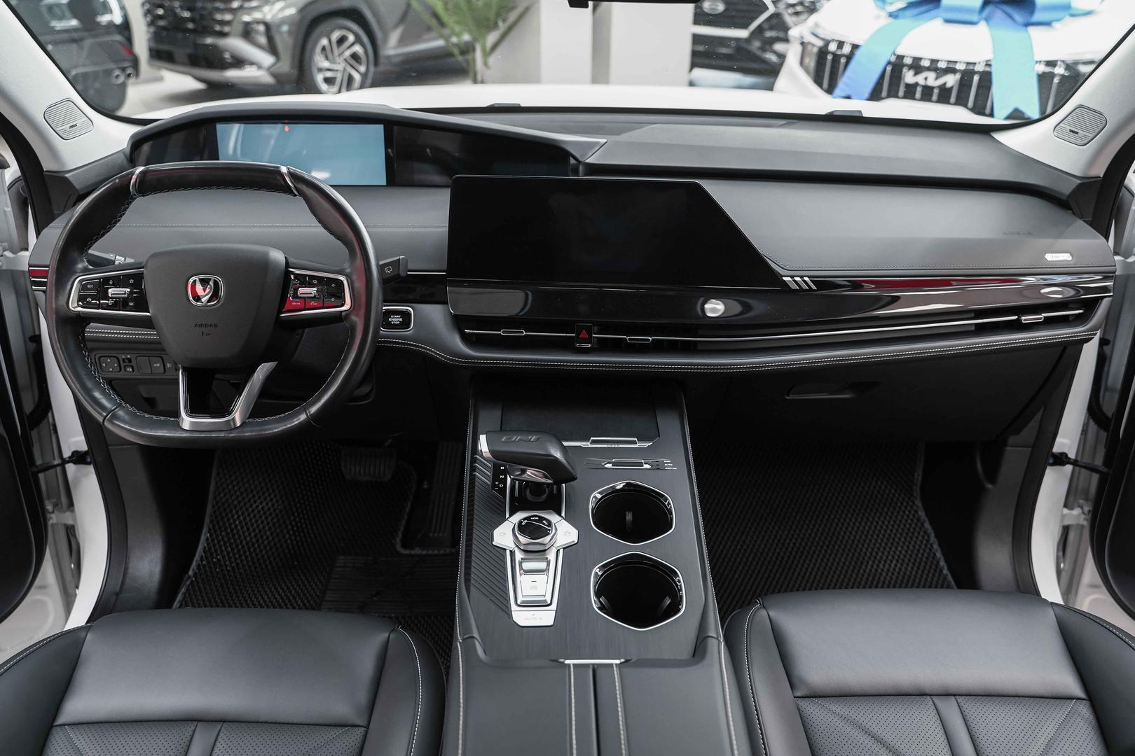 Changan UNI-K 2023, белый, ДЦ Орехово