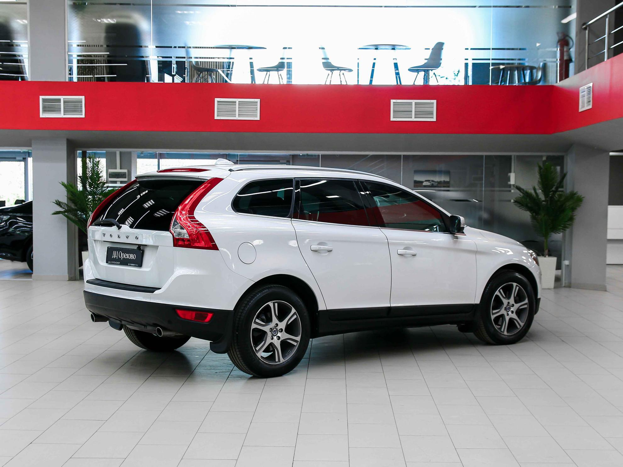 Volvo XC60 2011, белый, ДЦ Орехово