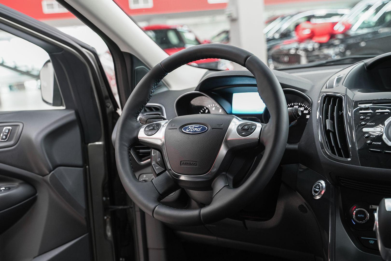 Ford Kuga 2013, зеленый, ДЦ Орехово