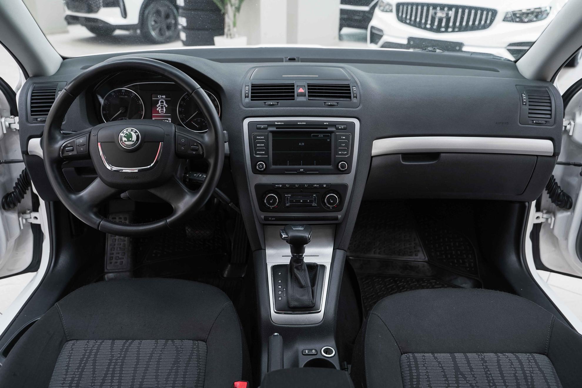 Skoda Octavia 2013, белый, ДЦ Орехово