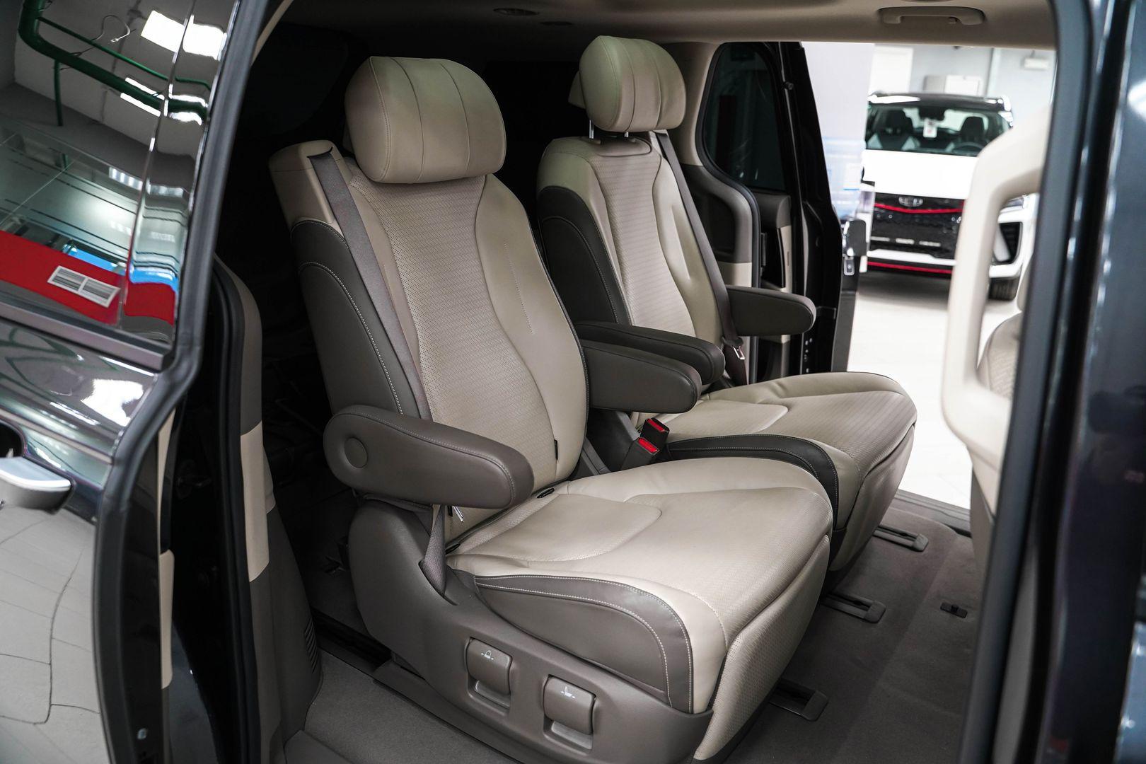 Kia Carnival 2020, серый, ДЦ Орехово