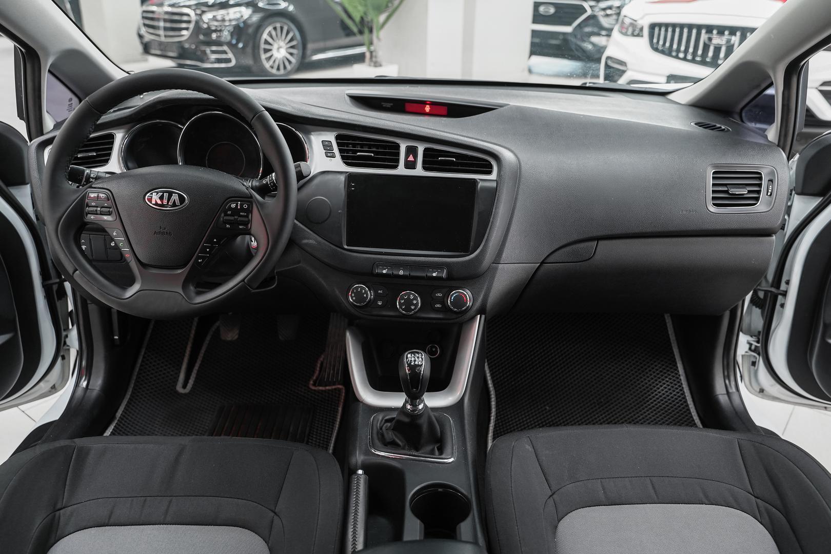 Kia Ceed 2012, белый, ДЦ Орехово