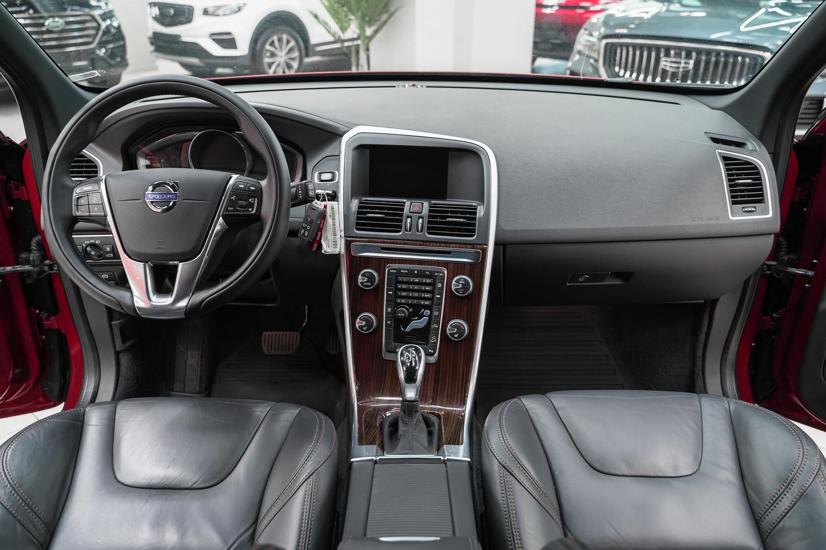 Volvo XC60 2013, красный, ДЦ Орехово