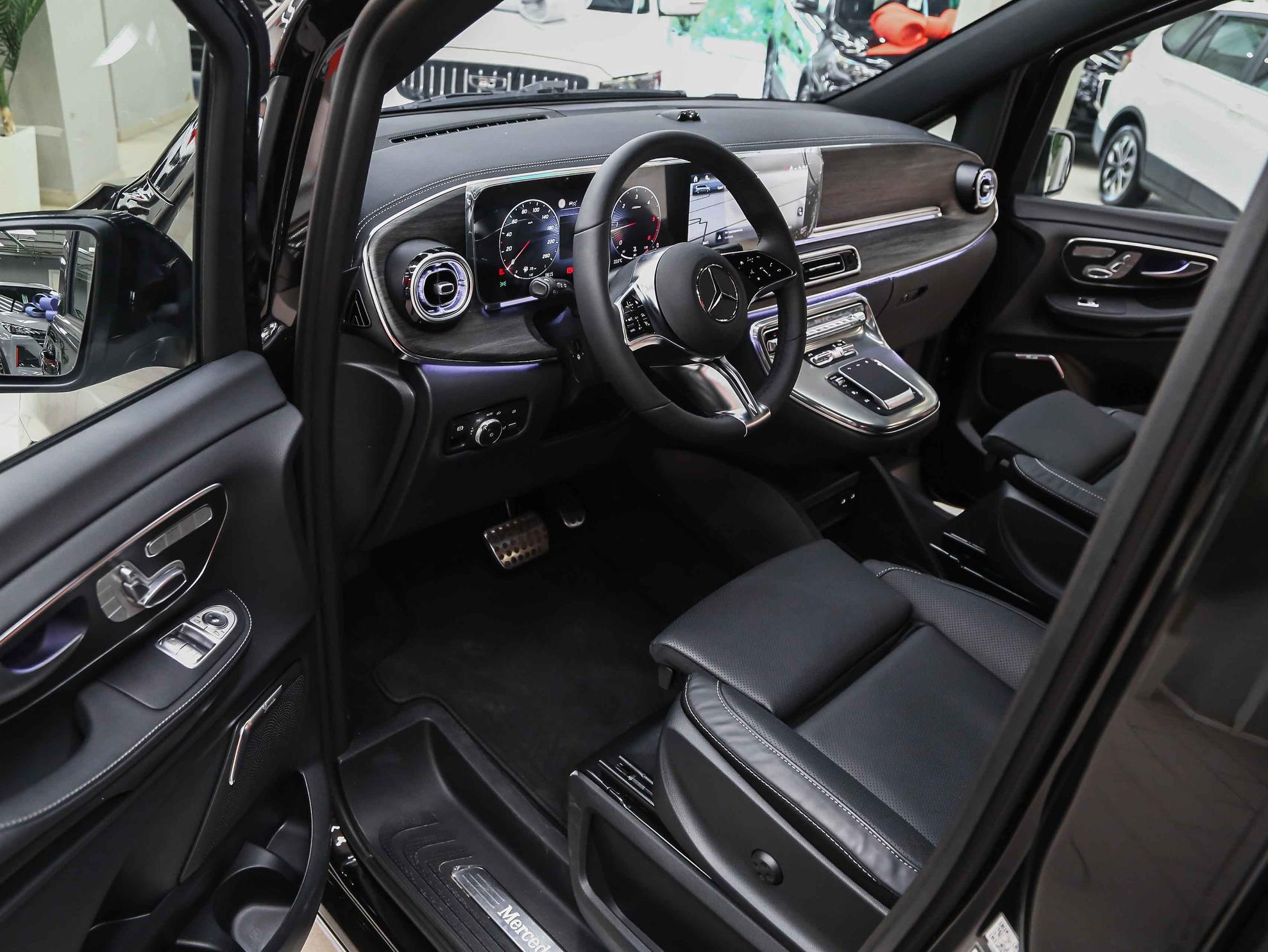 Mercedes-Benz V-Класс 2026, черный, ДЦ Орехово