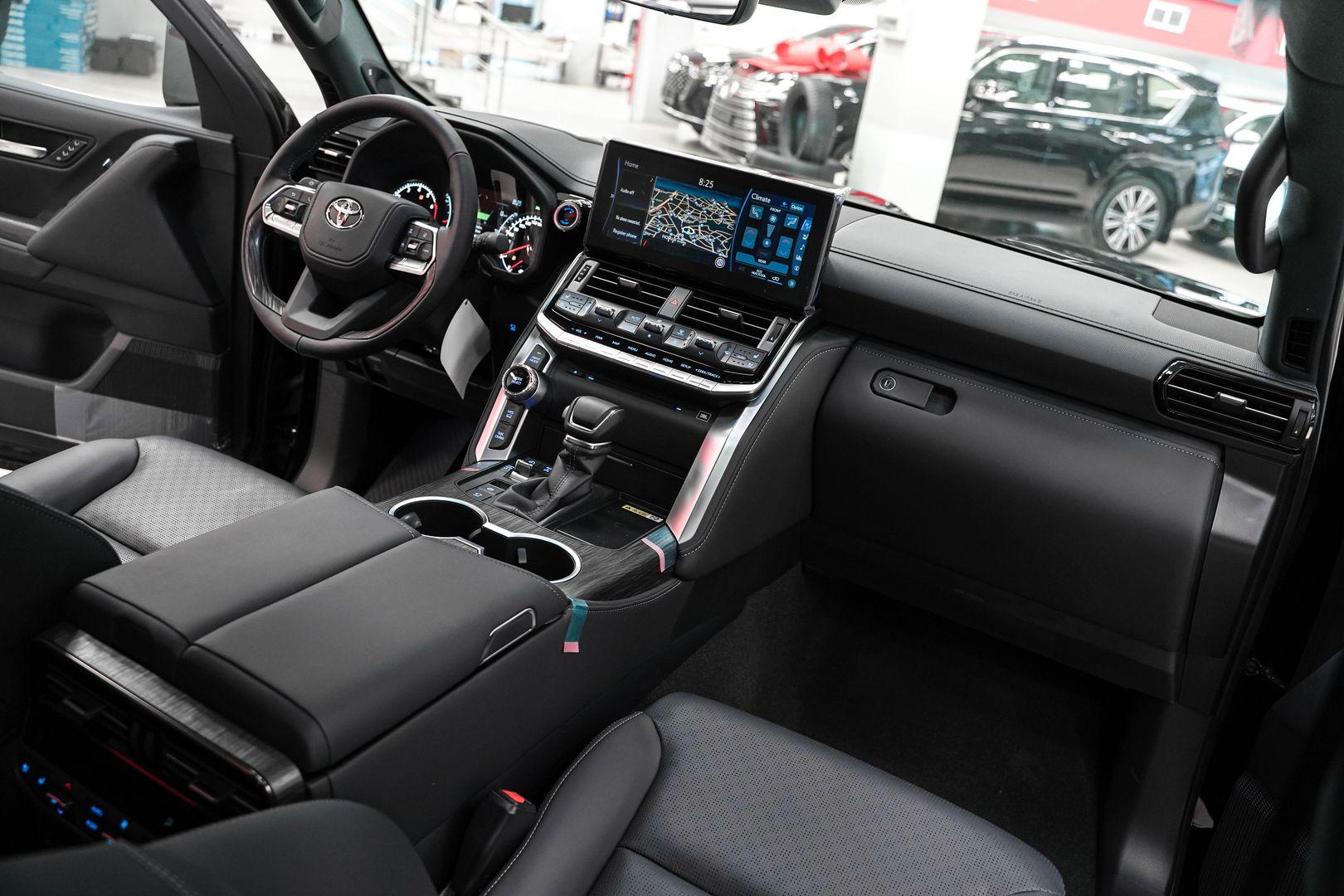 Toyota Land Cruiser 2024, черный, ДЦ Орехово