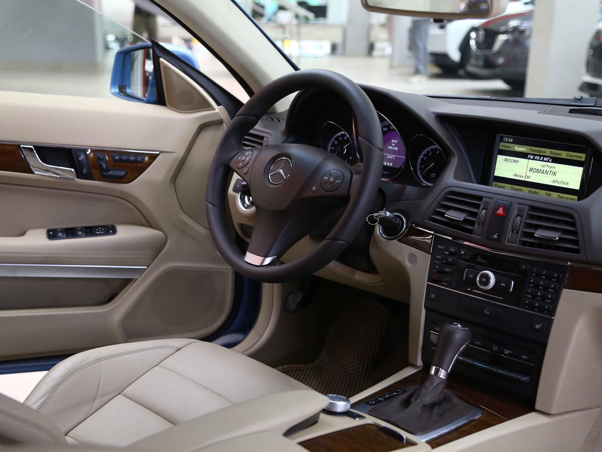 Mercedes-Benz E-Класс 2011, голубой, ДЦ Орехово