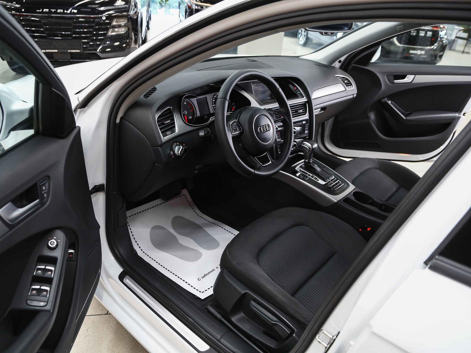Audi A4 2013, белый, ДЦ Орехово