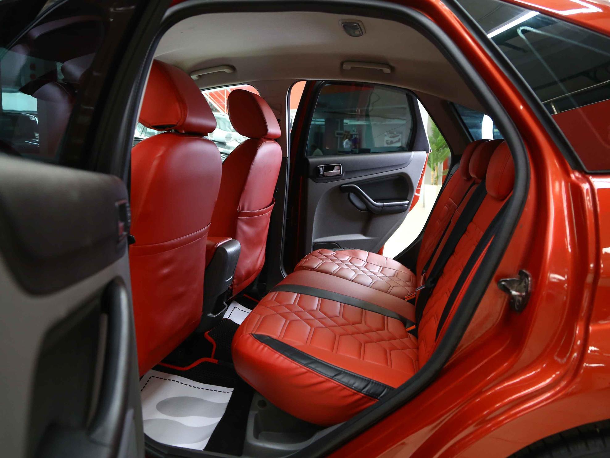 Ford Focus 2008, красный, ДЦ Орехово