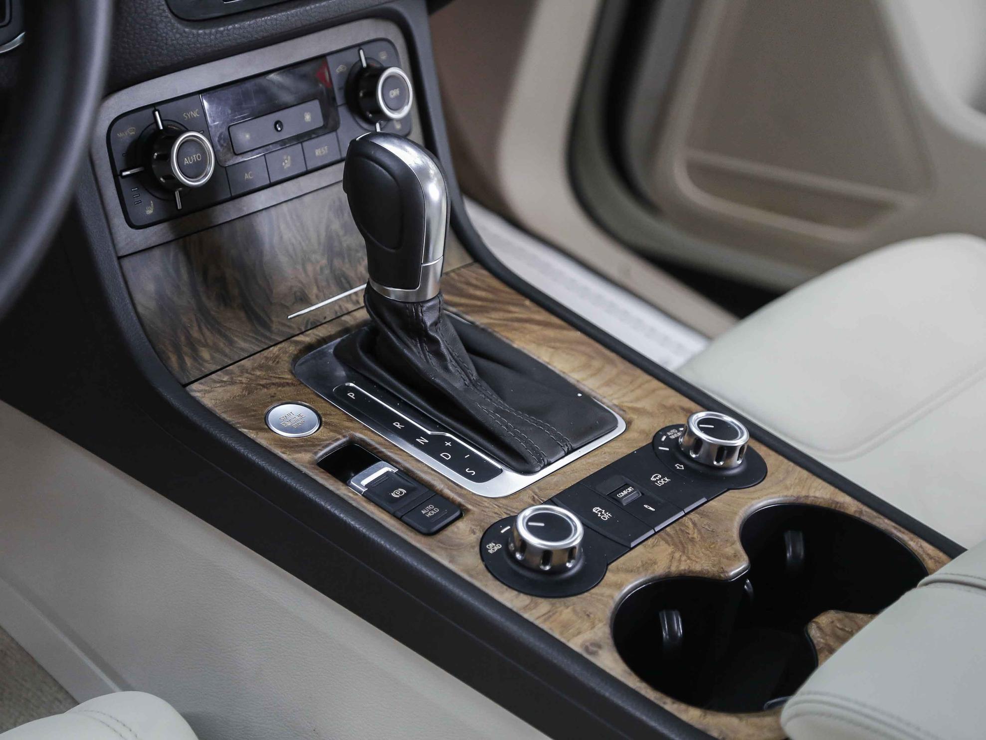 Volkswagen Touareg 2011, белый, ДЦ Орехово