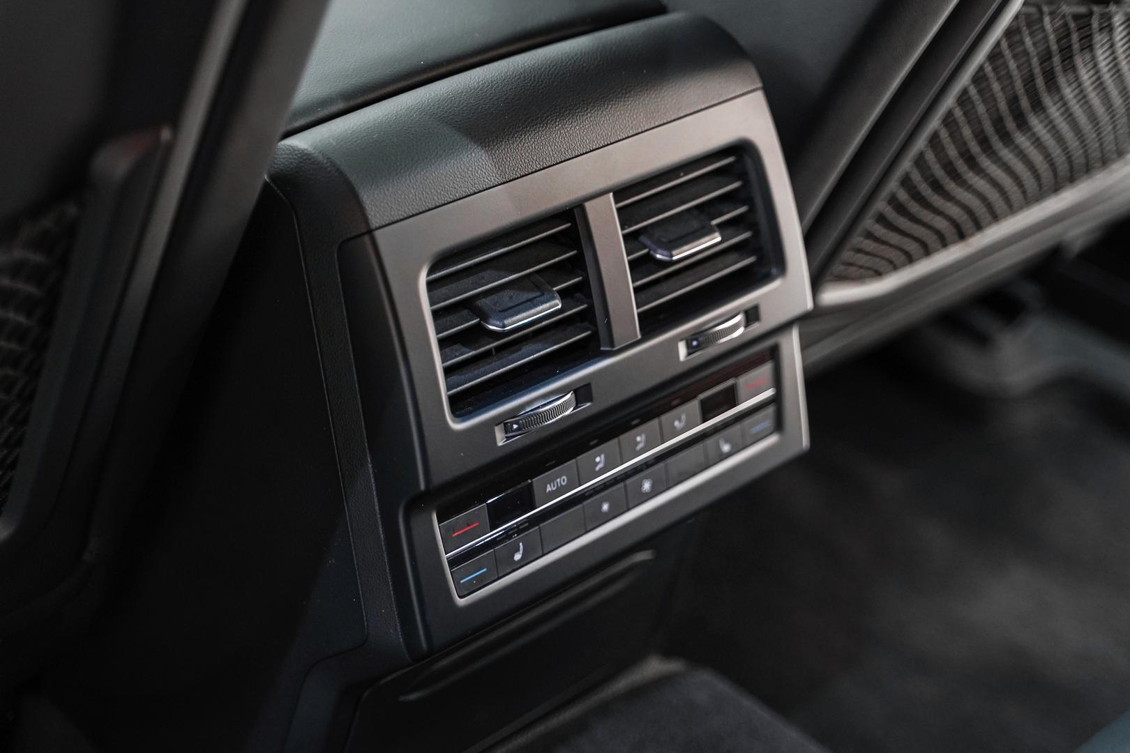 Volkswagen Touareg 2018, коричневый, ДЦ Орехово