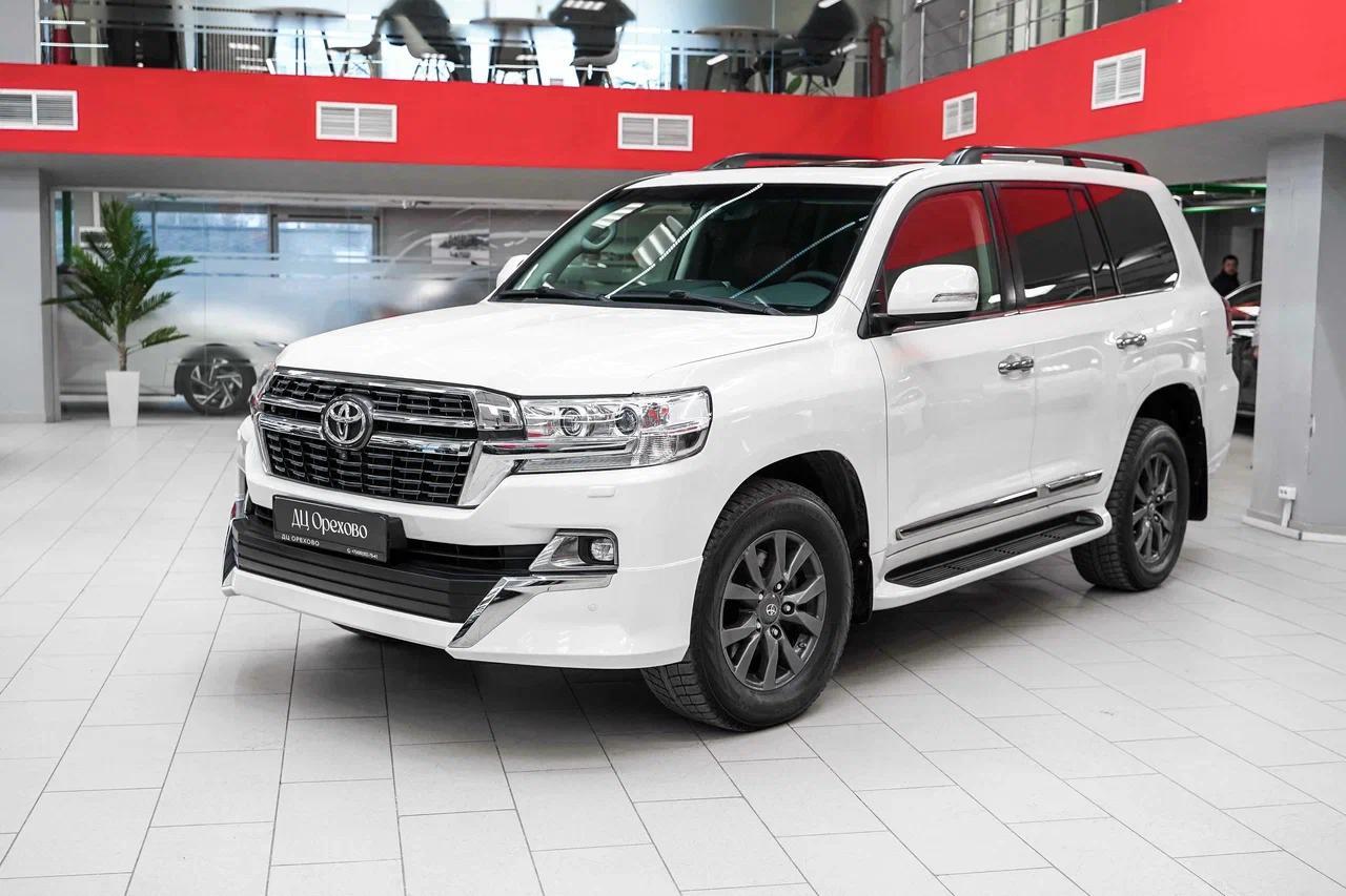 Toyota Land Cruiser 2015, белый, ДЦ Орехово