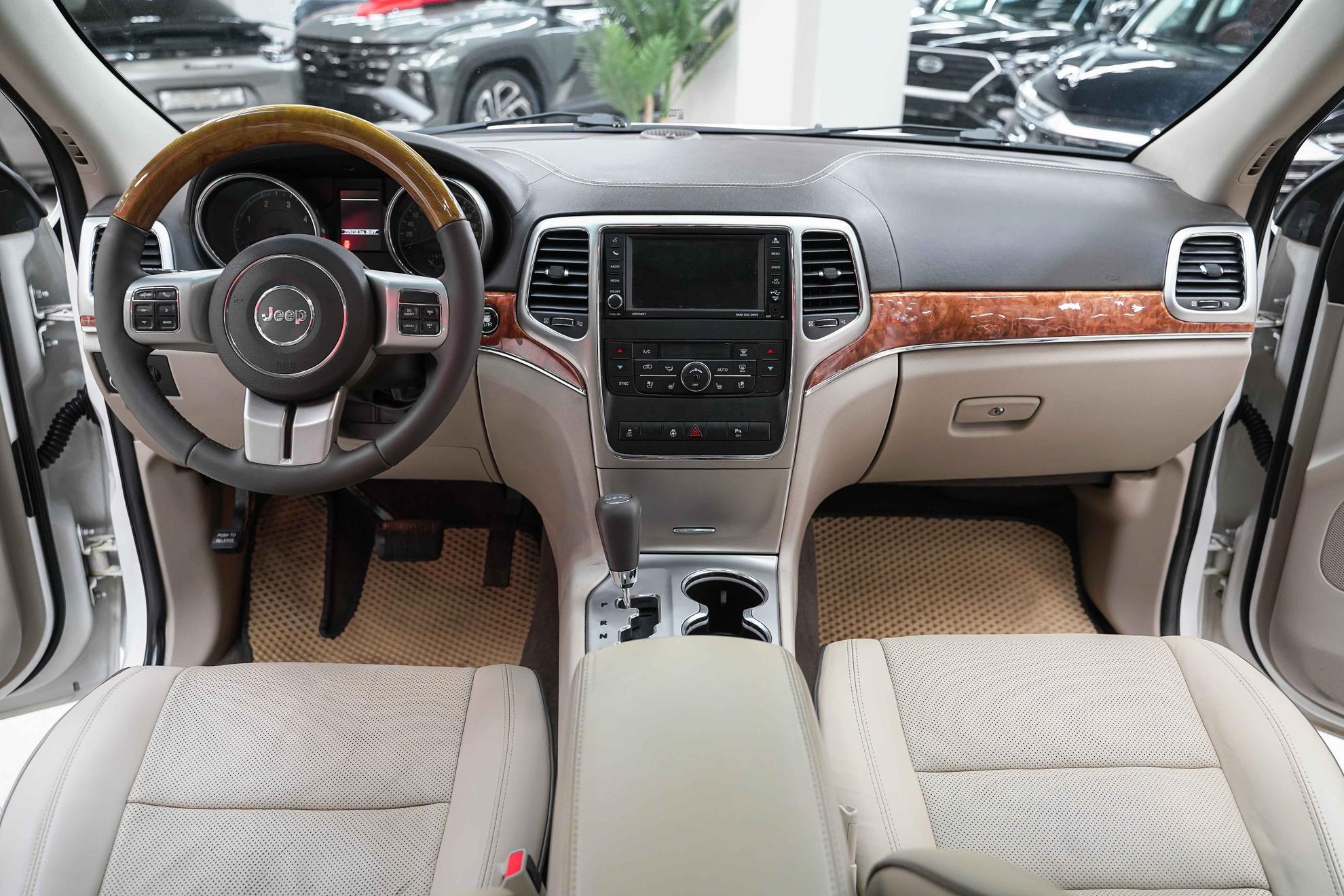 Jeep Grand Cherokee 2012, белый, ДЦ Орехово