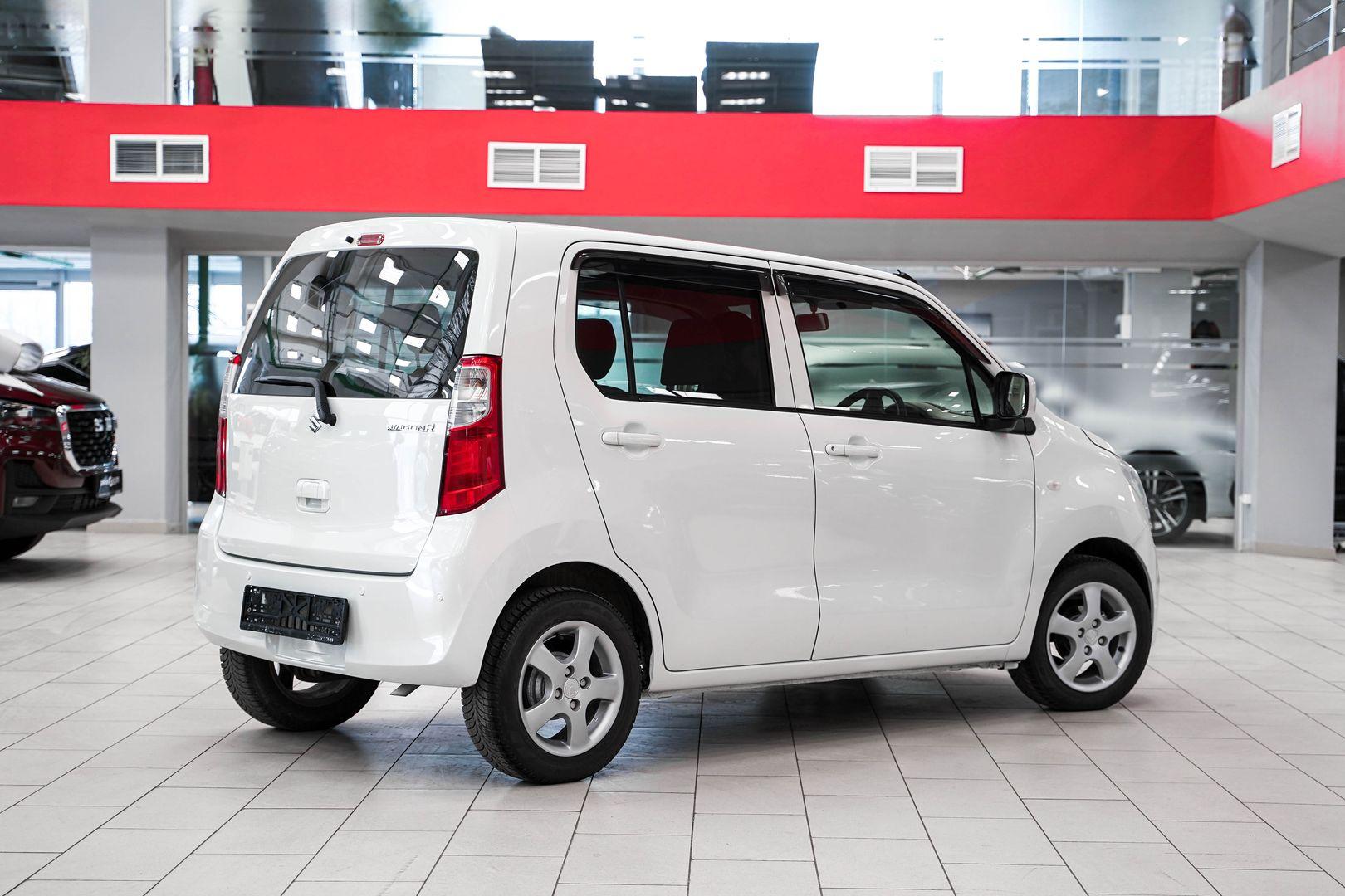 Suzuki Wagon R 2013, белый, ДЦ Орехово