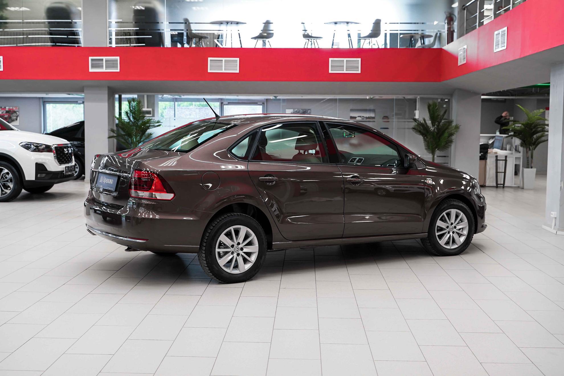 Volkswagen Polo 2016, коричневый, ДЦ Орехово